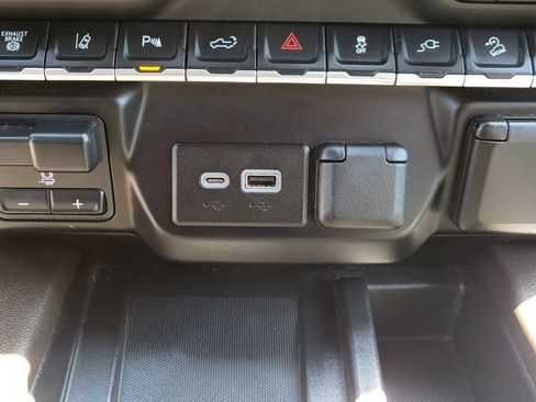Used 2022 GMC Sierra 2500 Denali w/ Denali Ultimate Package AWD/4WD image 38