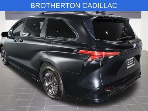 Used 2024 Toyota Sienna XSE w/ XSE Plus Package image 3