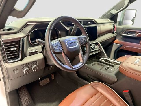 Used 2024 GMC Sierra 3500 Denali Ultimate AWD/4WD image 8