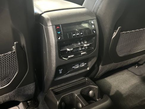 Used 2023 Jeep Grand Cherokee L Limited AWD/4WD image 28