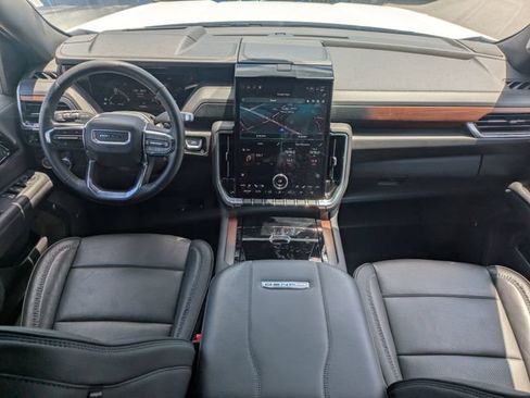 Used 2025 GMC Yukon XL Denali AWD/4WD image 16