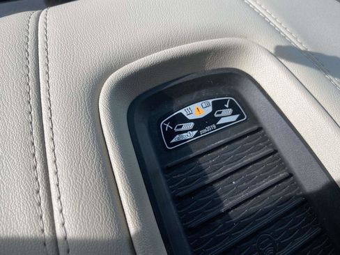 Used 2019 Cadillac Escalade Premium Luxury image 17