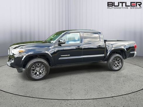 Used 2022 Toyota Tacoma SR5 RWD image 3