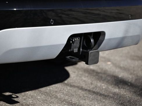 New 2025 Land Rover Discovery Metropolitan Edition image 13