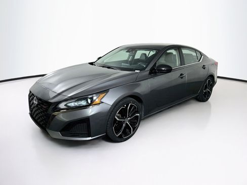 Used 2025 Nissan Altima 2.5 SR FWD image 3