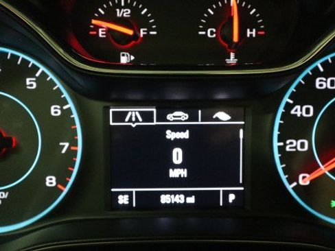 Used 2018 Chevrolet Cruze LT w/ Convenience Package FWD image 19