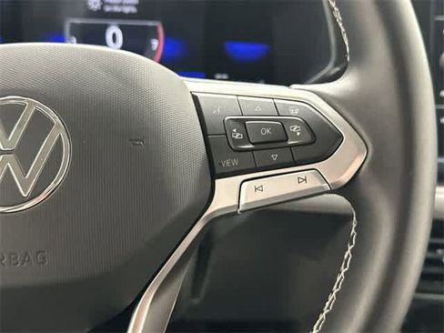 Certified 2023 Volkswagen Taos SE image 9