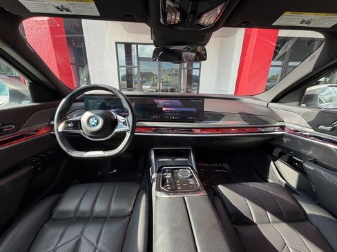 Used 2023 BMW i7 xDrive60 AWD/4WD image 25