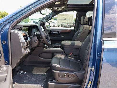 New 2026 GMC Yukon XL Denali w/ Denali Reserve Package AWD/4WD image 7