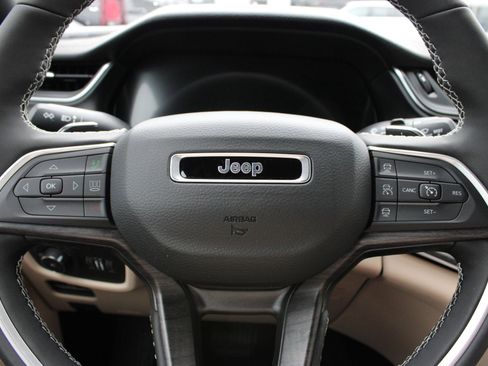 New 2025 Jeep Grand Cherokee L Limited w/ Luxury Tech Group II AWD/4WD image 21