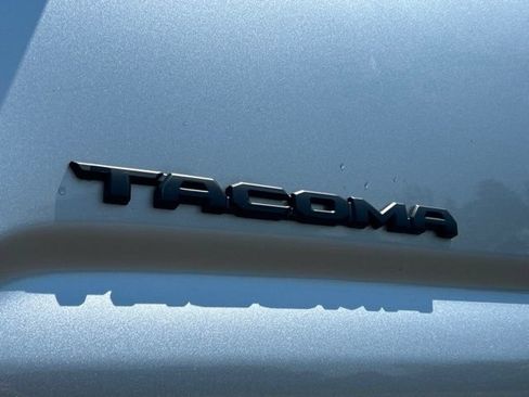 Used 2023 Toyota Tacoma TRD Off-Road w/ Technology Package AWD/4WD image 20
