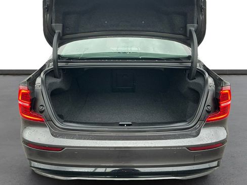 Used 2024 Volvo S60 B5 Core image 24