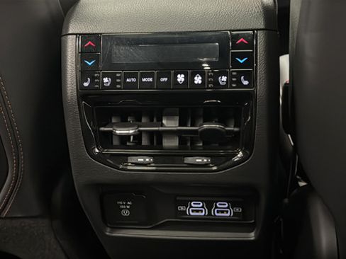 Used 2024 Jeep Grand Cherokee Summit AWD/4WD image 37