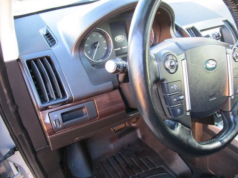 Used 2013 Land Rover LR2 HSE w/ HSE Pkg image 9