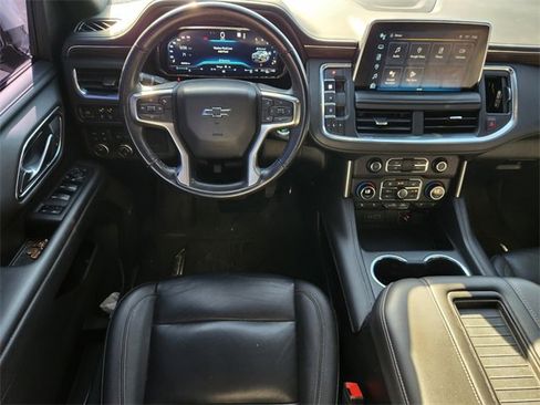 Used 2022 Chevrolet Suburban Z71 image 12