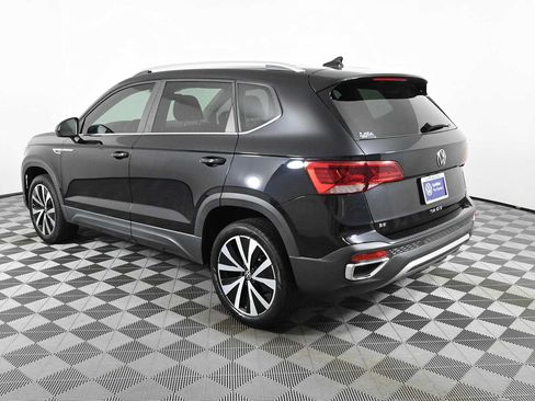 Certified 2023 Volkswagen Taos SE w/ Panoramic Sunroof Package FWD image 5