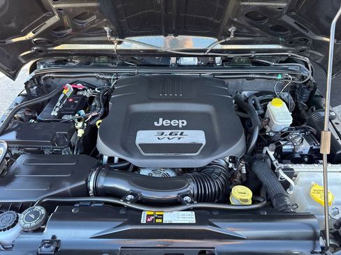 Used 2012 Jeep Wrangler Unlimited Rubicon w/ Connectivity Group image 58