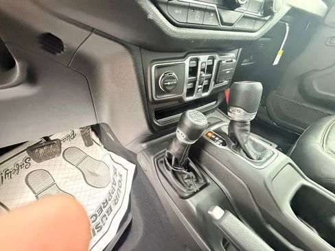 Used 2024 Dodge Durango GT image 17