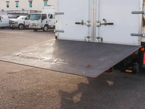 Used 2017 Ford F550 2WD Regular Cab Super Duty image 8