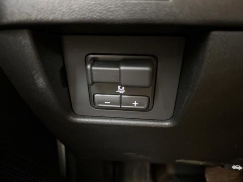 Used 2024 Chevrolet Colorado Z71 w/ Z71 Convenience Package 2 image 27