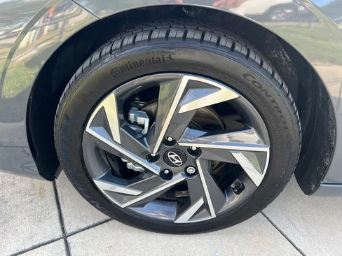 Used 2024 Hyundai Elantra SEL w/ Convenience Package FWD image 25