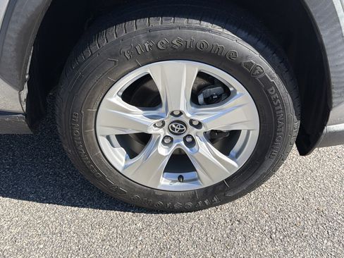 Used 2021 Toyota RAV4 XLE image 24