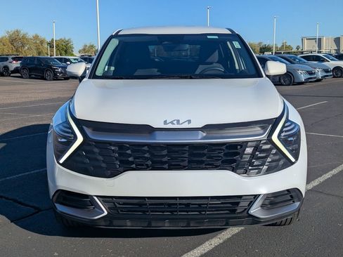 Used 2024 Kia Sportage LX image 9