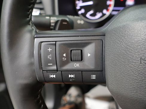 Used 2025 Nissan Rogue SV AWD/4WD image 34