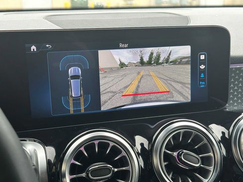 Used 2024 Mercedes-Benz GLB 250 GLB 250 image 29