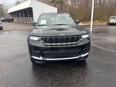 Used 2024 Jeep Grand Cherokee L Limited w/ Luxury Tech Group II image 3