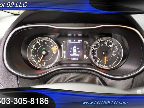 Used 2019 Jeep Cherokee Latitude Plus w/ Cold Weather Group AWD/4WD image 20