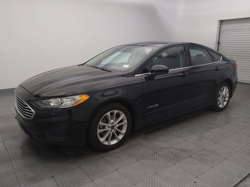 Used 2019 Ford Fusion SE image 2