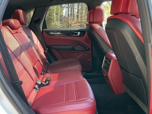 Used 2019 Porsche Cayenne AWD/4WD image 17