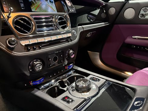 Used 2018 Rolls-Royce Wraith image 24