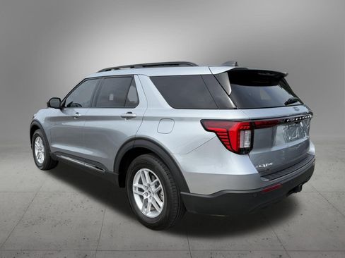 Used 2025 Ford Explorer Active RWD image 3
