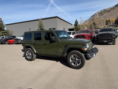 Used 2023 Jeep Wrangler Sahara image 6