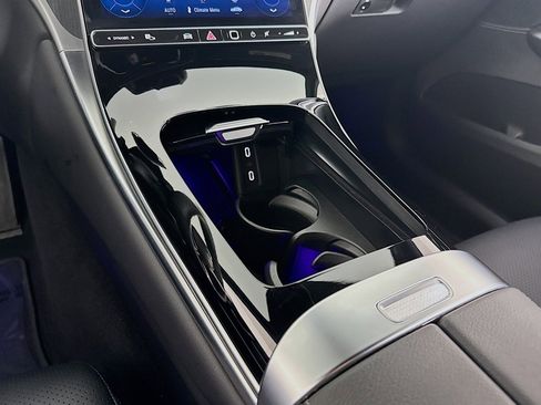 Certified 2025 Mercedes-Benz GLC 300 image 6