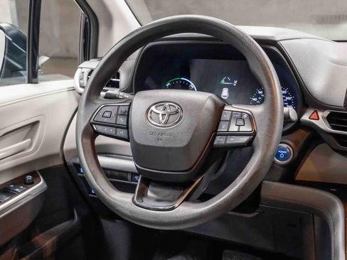 Used 2022 Toyota Sienna LE FWD image 19