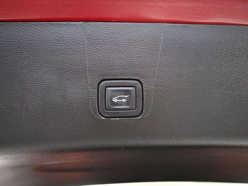 Used 2023 Chevrolet Traverse RS image 63