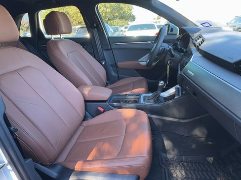 Certified 2025 Audi Q3 2.0T Premium image 32