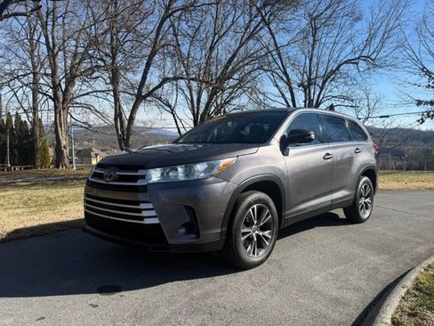 Used 2019 Toyota Highlander LE image 5