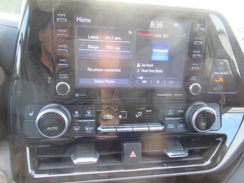 Used 2022 Toyota Highlander XLE image 34