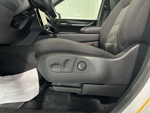 Used 2025 GMC Acadia Elevation image 14