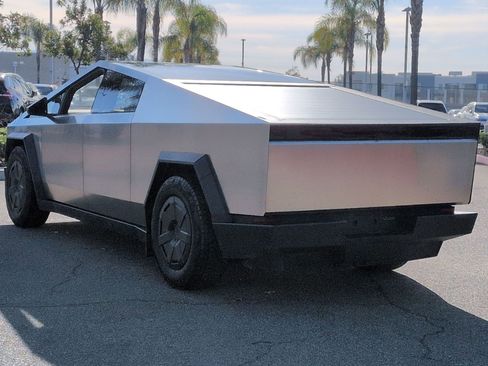 Used 2025 Tesla Cybertruck AWD Crew Cab image 8