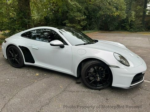 Used 2025 Porsche 911 Carrera image 3
