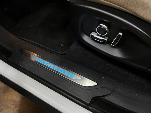 Used 2020 Jaguar F-PACE Premium image 29