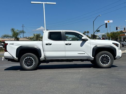 Used 2024 Toyota Tacoma TRD Off-Road AWD/4WD image 6
