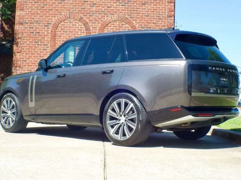 Used 2023 Land Rover Range Rover SE AWD/4WD image 7