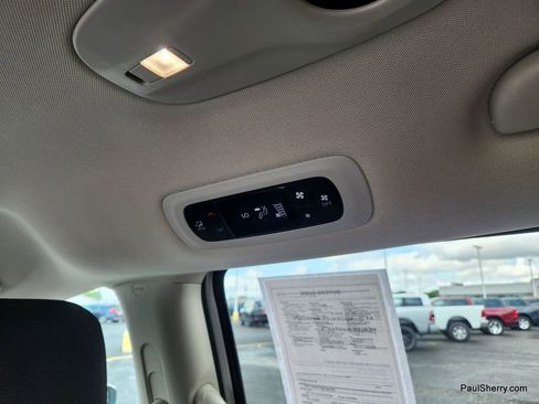 Used 2022 Chrysler Voyager LX image 52