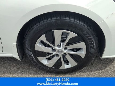 Used 2024 Nissan Altima 2.5 S FWD image 17